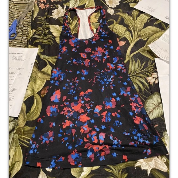 Lulu Lemon Light Weight Tank Top - Picture 2 of 4